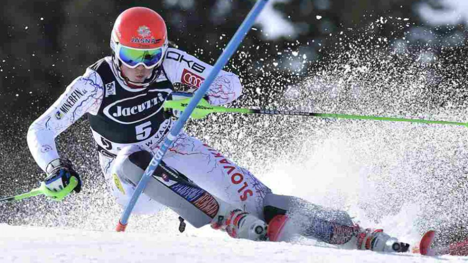 Na archívnej fotografii je slovenská lyžiarka Petra Vlhová počas 1. kola slalomu Svetového pohára v alpskom lyžovaní v americkom Olympic Valley 11. marca 2017.