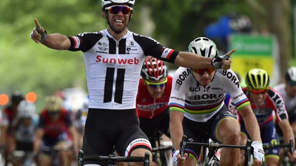 Austrálsky cyklista Michael Matthews z tímu Sunwebu sa stal víťazom 3. etapy pretekov Okolo Švajčiarska. Bern, 12. júna 2017.