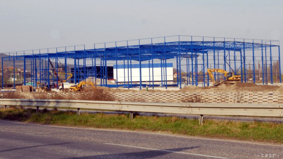 Na ilustračnej snímke výstavba logistického centra.