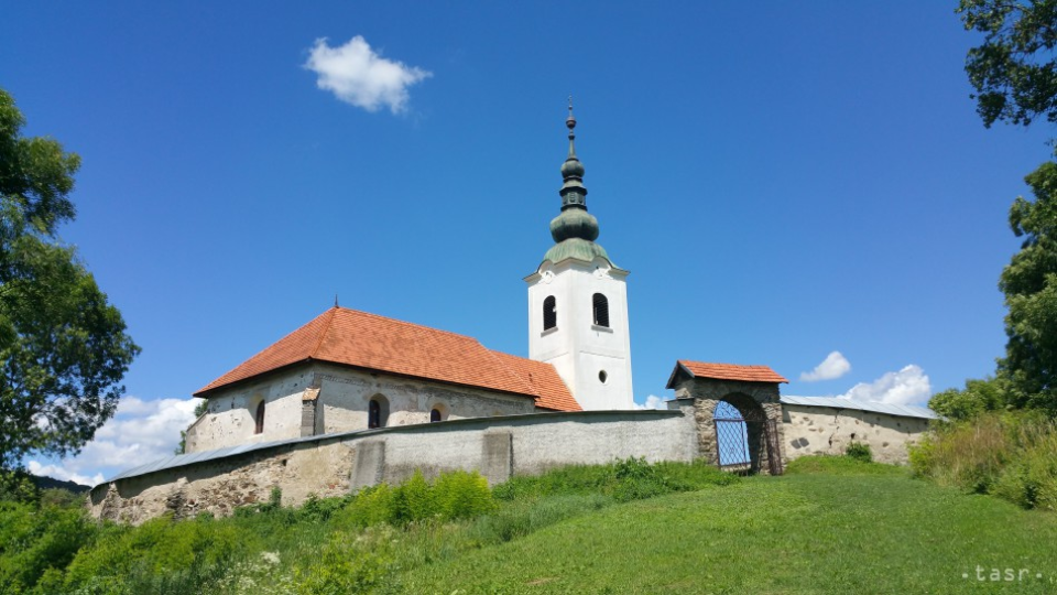 Na snímke je Národná kultúrna pamiatka - opevnený evanjelický kostol v Rimavskej Bani v okrese Rimavská Sobota, 14. júla 2017.