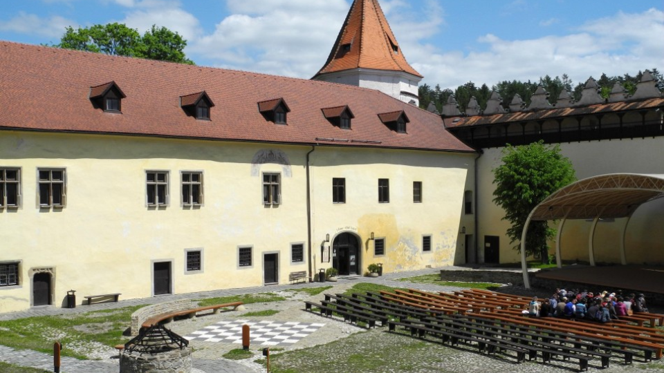 Na snímke nádvorie Kežmarského hradu