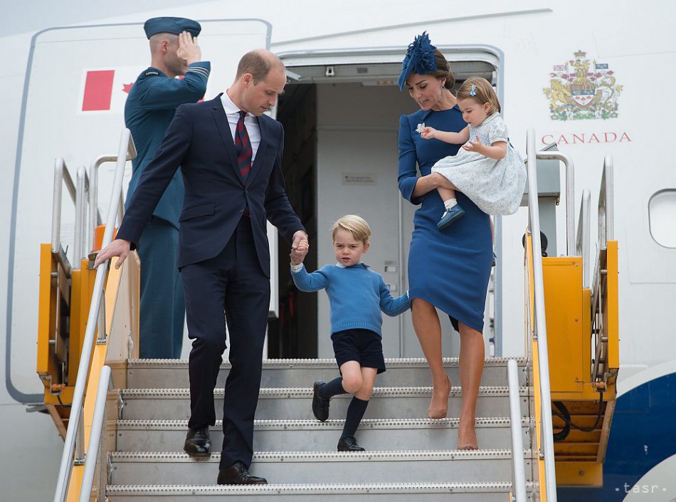 Britský princ William a jeho manželka Kate so svojími deťmi, princom Georgeom a princeznou Charlotte.