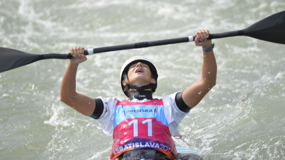 Na snímke Eliška Mintálová sa teší v cieli v kategórii K1 junioriek počas Majstrovstiev sveta juniorov a juniorov do 23 rokov vo vodnom slalome. V Čunove, 22. júla  2017. 