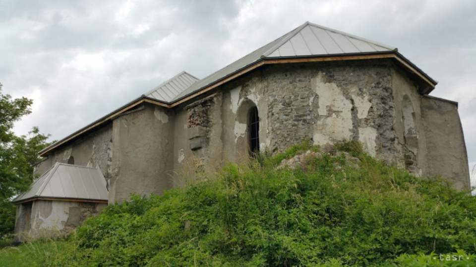 Na snímke kostol zo 14. storočia v Zacharovciach v okrese Rimavská Sobota, dňa 24. júla 2017. 