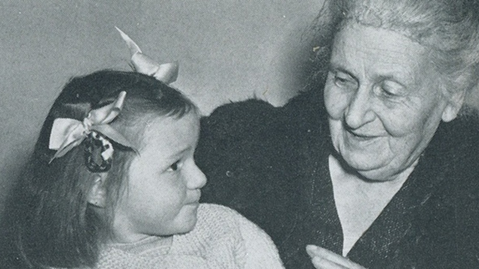 Maria Montessoriová zmenila pohľad ľudí na východu detí.