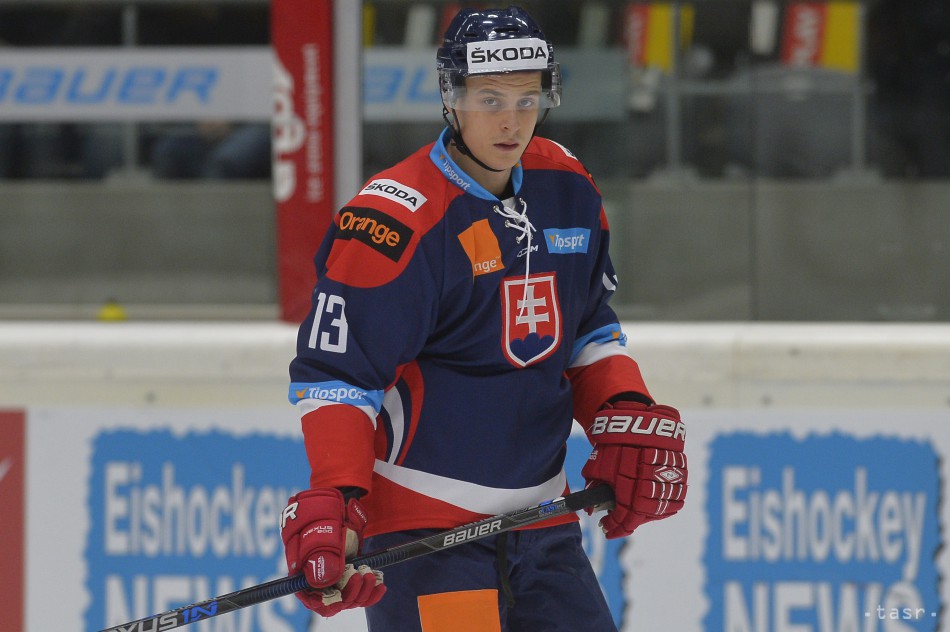 Na snímke slovenský hokejový reprezentant Bruno Mráz.