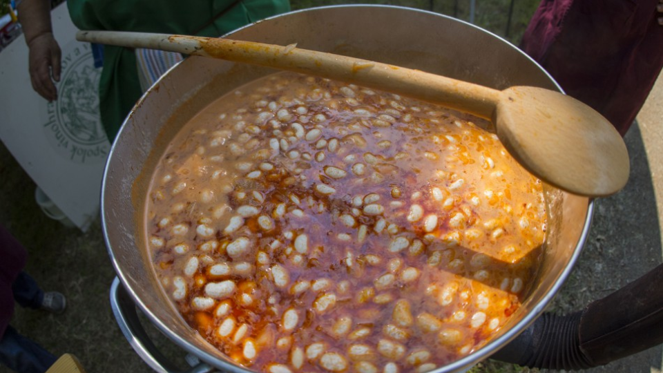 Návštevníci sa môžu tešiť aj na tradičnú fazuľovú polievku. Ilustračná snímka