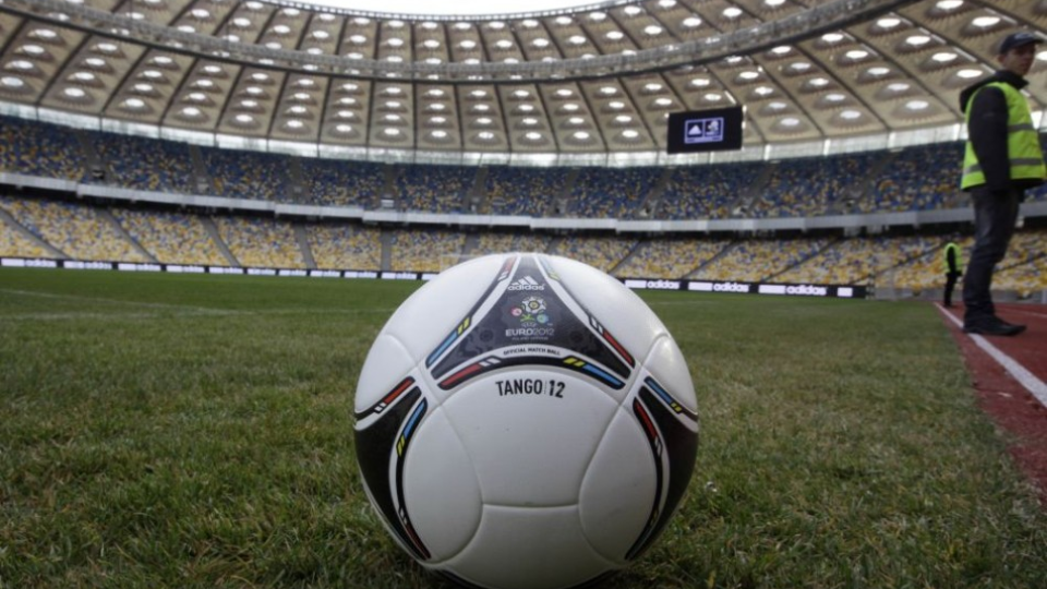 Futbalová lopta Tango 12 - oficiálna lopta futbalových majstrovstiev Európy 2012.