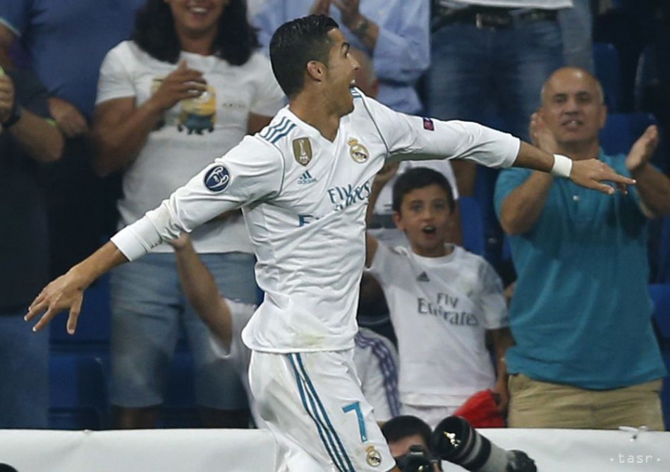 Na snímke hráč hráč Realu Cristiano Ronaldo oslavuje svoj gól v zápase H-skupiny Ligy majstrov vo futbale Real Madrid - APOEL Nikózia v Madride 13. septembra 2017.