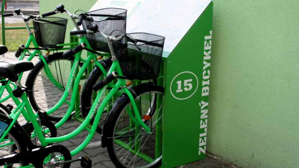 Systém požičiavania bicyklov funguje aj v Prievidzi. 