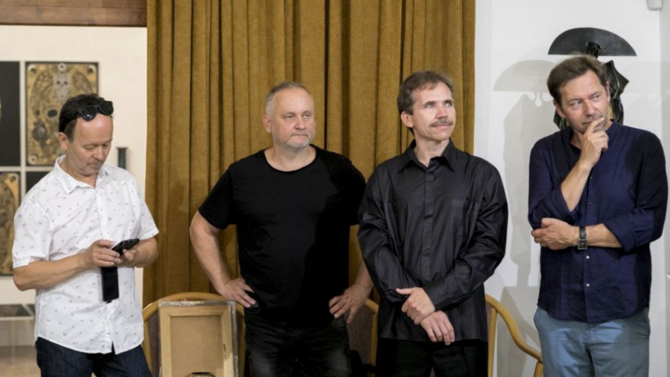 Na snímke výstava Tour 4 four v Pálffyho paláci na Zámockej ulici autorov (zľava) Karola Felixa, Lajosa Szkukáleka, Igora Piačka a Igora Kitzbergera v Bratislave.