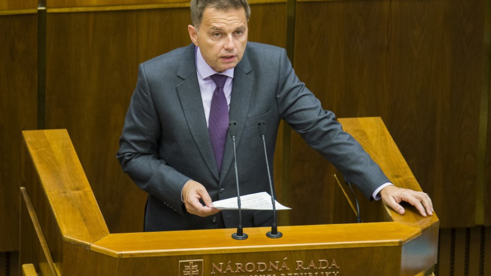 Na snímke minister financií SR Peter Kažimír (Smer-SD).