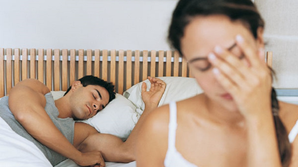 Nepodceňujte, čo robí váš partner počas spánku, môže ísť o skoré príznaky Parkinsonovej choroby.