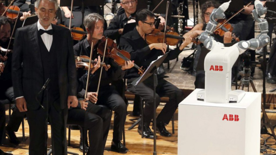 Na snímke vľavo taliansky tenorista Andrea Bocelli.<br />n 