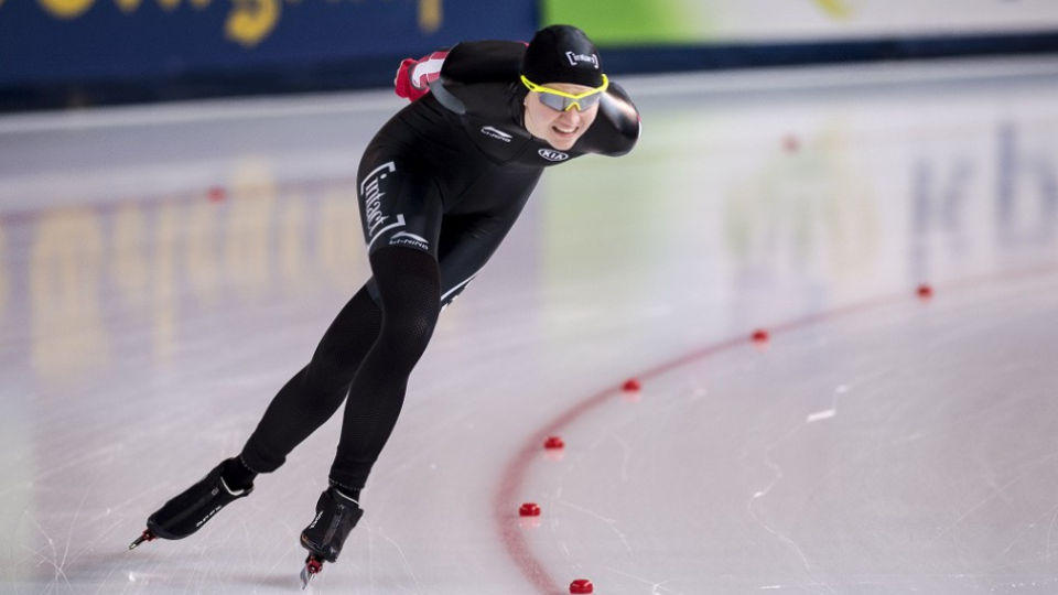 Nemecká rýchlokorčuliarka Claudia Pechsteinová triumfovala na pretekoch Svetového pohára v nórskom Stavangeri, 19. novembra 2017.