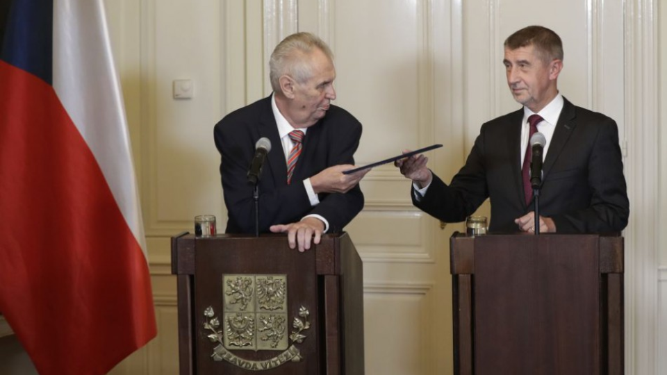 Český prezident Miloš Zeman (vľavo) a líder hnutia ANO Andrej Babiš.