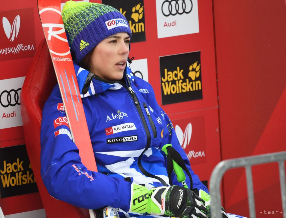 Na snímke slovenská lyžiarka Petra Vlhová v cieli 2. kola obrovského slalomu Svetového pohára žien v slovinskej Kranjskej Gore 6. januára 2018. 