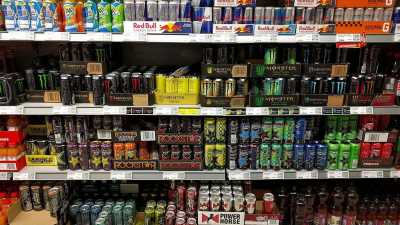 Britský obchodný reťazec zakázal predaj energetických nápojov deťom a mladistvým