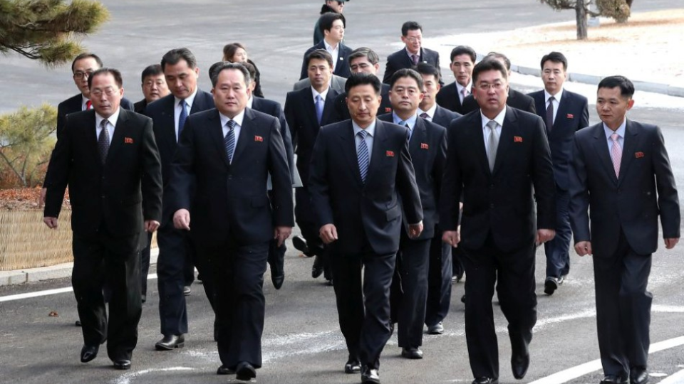 Stretnutie delegácia KĽDR a Južnej Kórey. Na snímke hlavný vedúci delegácie KĽDR Ri Son Gwon, druhý zľava vpredu.