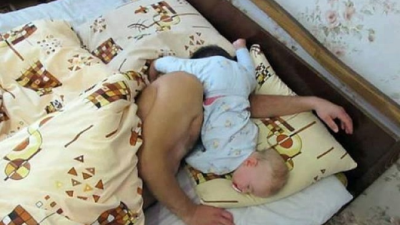 22 vtipných dôkazov, že deti dokážu zaspať naozaj kdekoľvek a v akejkoľvek polohe