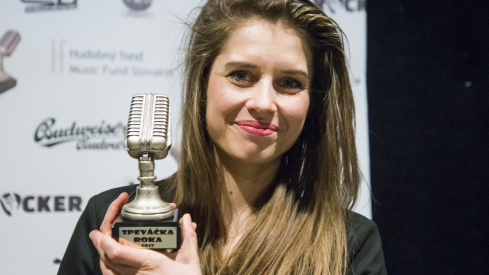 Na snímke speváčka Sima Martausová, ktorá získala cenu v kategórii Speváčka roka na slávnostnom udeľovaní výročných cien Zväzu autorov a interpretov (ZAI) za rok 2017 v Bratislave 18. januára 2018.