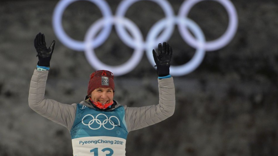 Slovenská biatlonistka Anastasia Kuzminová sa raduje v cieli zo zisku striebornej medaily v stíhacích pretekoch žien na 10 km počas XXIII. zimných olympijských hier 12. februára 2018 v juhokórejskom Pjongčangu.