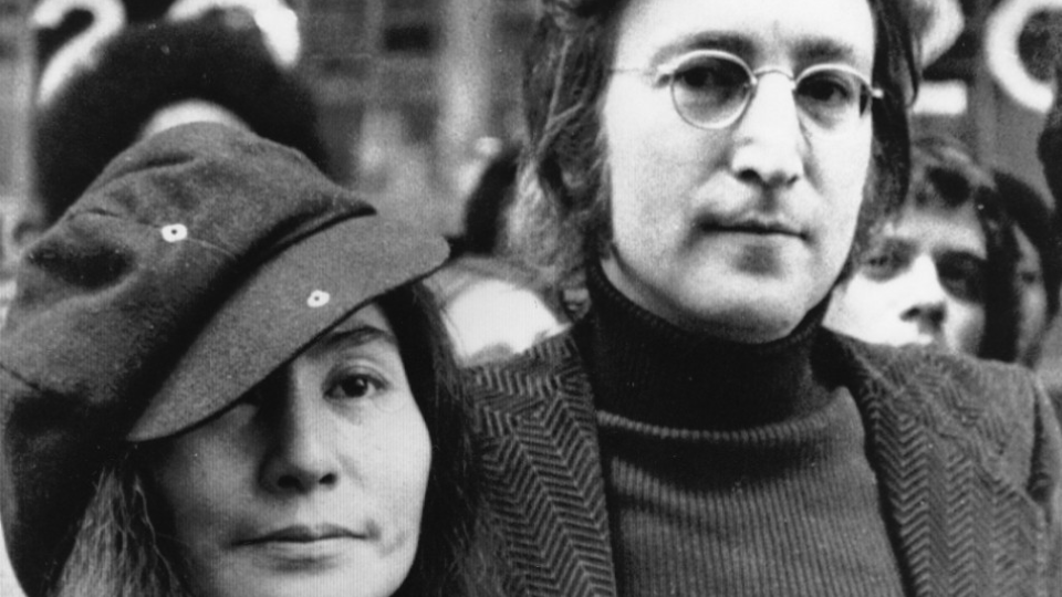 Yoko Ono a John Lenon z roku 1972.