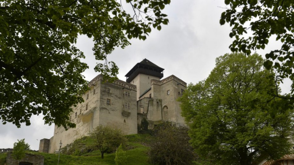Na archívnej snímke Trenčiansky hrad.