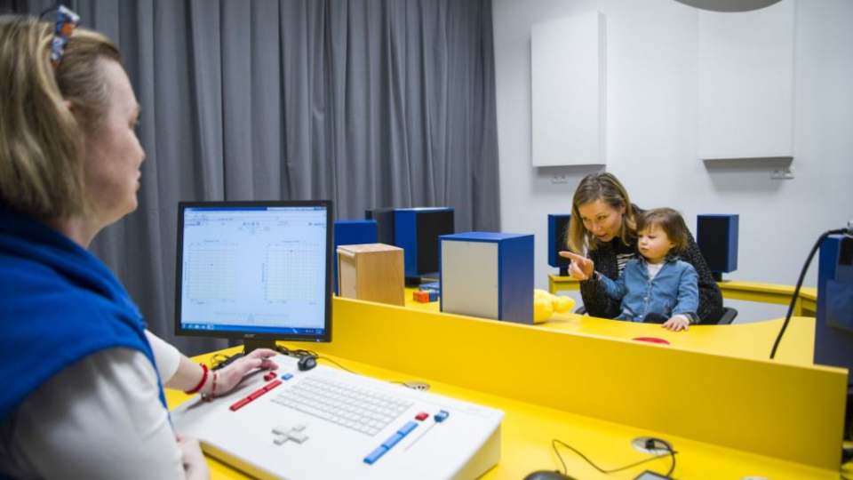 V Národnom ústave detských chorôb (NÚDCH) v Bratislave otvorili prvé Centrum pre deti s poruchami sluchu na Slovensku. Centrum je súčasťou Detskej otorinolaryngologickej kliniky (DORLK) Lekárskej fakulty Univerzity komenského a NÚDCH. Na snímke miestnosť Vizuálne podporovanej audiometrie (VRA), 2. marca 2018 v Bratislave. 
