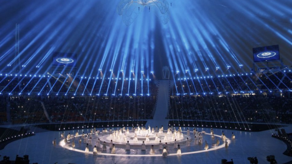 Umelci vystupujú počas otváracieho ceremoniálu zimných paralympijských hier v Pjongčangu 9. marca 2018.