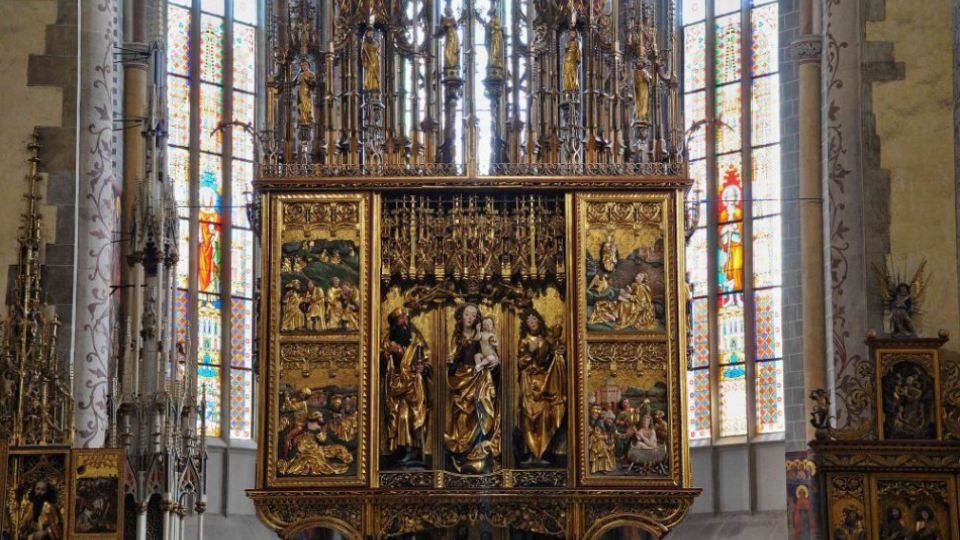 Na snímke pohľad na hlavnú skriňu zreštaurovaného najvyššieho gotického oltára na svete z dielne Majstra Jána Pavla z Levoče v Chráme svätého Jakuba v Levoči 6. mája 2015.