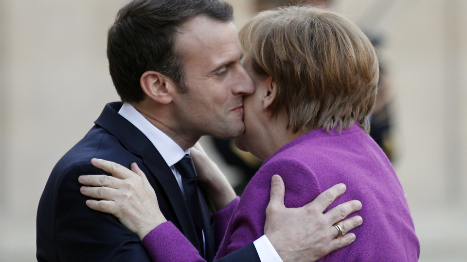 Francúzsky prezident Emmanuel Macron a nemecká kancelárka Angela Merkelová.