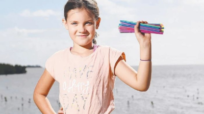 Desaťročné dievčatko porazilo vládu: Vďaka nej už korytnačky nebudú mať plné žalúdky plastových slamiek