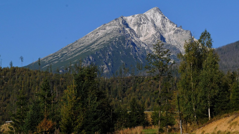 Na snímke pohľad na zasnežený masív Slavkovského štítu vo Vysokých Tatrách, ilustračná snímka.