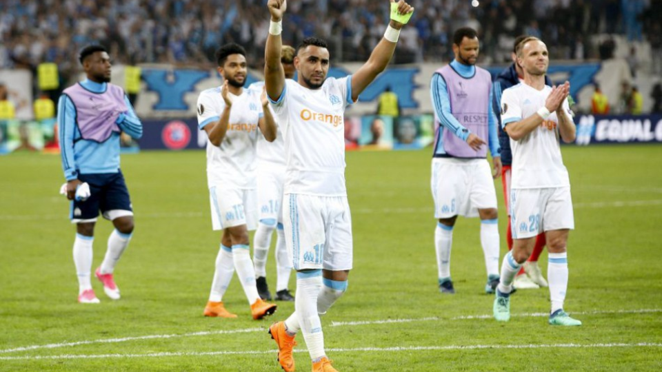 Futbalisti Olympique Marseille sa priblížili k vytúženému postupu do finále Európskej ligy UEFA 2017/2018. V úvodnom semifinálovom dueli zdolali FC Salzburg 2:0.
