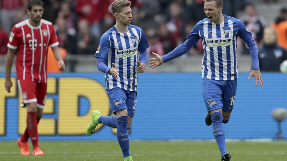 Nemecký futbalový tím Hertha Berlín angažoval holandského mladíka Javaira Dilrosuna z Manchestru City. Na snímke jeho hráči. 