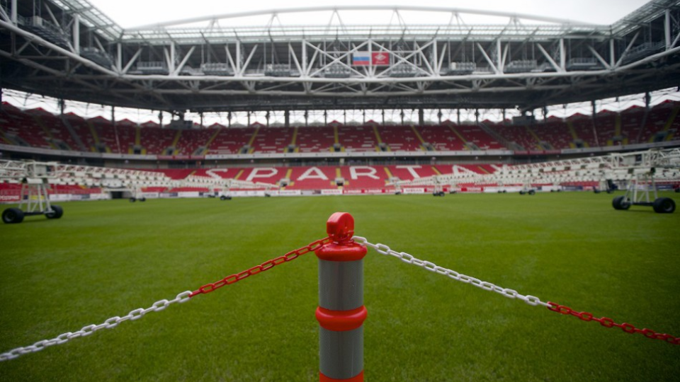 Na snímke pohľad na trávnik futbalového štadióna Spartaka Moskva, kde sa budú hrať zápasy MS 2018 v Rusku.