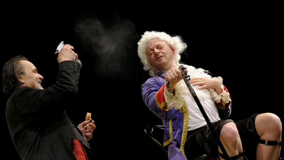 Na snímke vpravo Ľuboš Kostelný (lord Norton) a Jozef Vajda (sluha James) počas generálky predstavenia Lord Norton a jeho sluha James /Po 20-tich rokoch/ v divadle L+S.   Bratislava, 18. júna  2018.