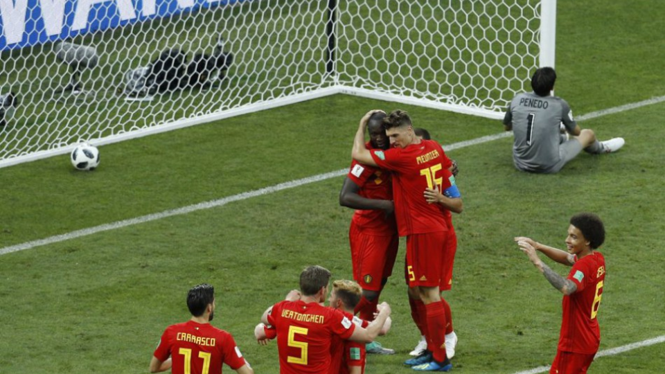 Belgický hráč Romelu Lukaku (vľavo v strede) oslavuje so spoluhráčmi svoj gól v zápase základnej G-skupiny MS 2018 vo futbale Belgicko - Panama v Soči 18. júna 2018. 