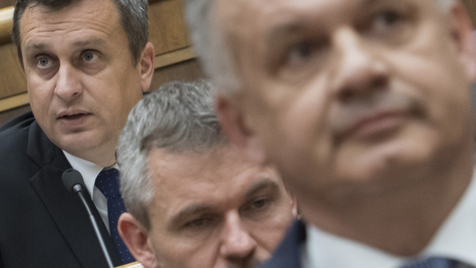 Na snímke prezident Slovenskej republiky Andrej Kiska (v popredí), uprostred premiér SR Peter Pellegrini (Smer-SD), vľavo predseda parlamentu Andrej Danko (SNS). 