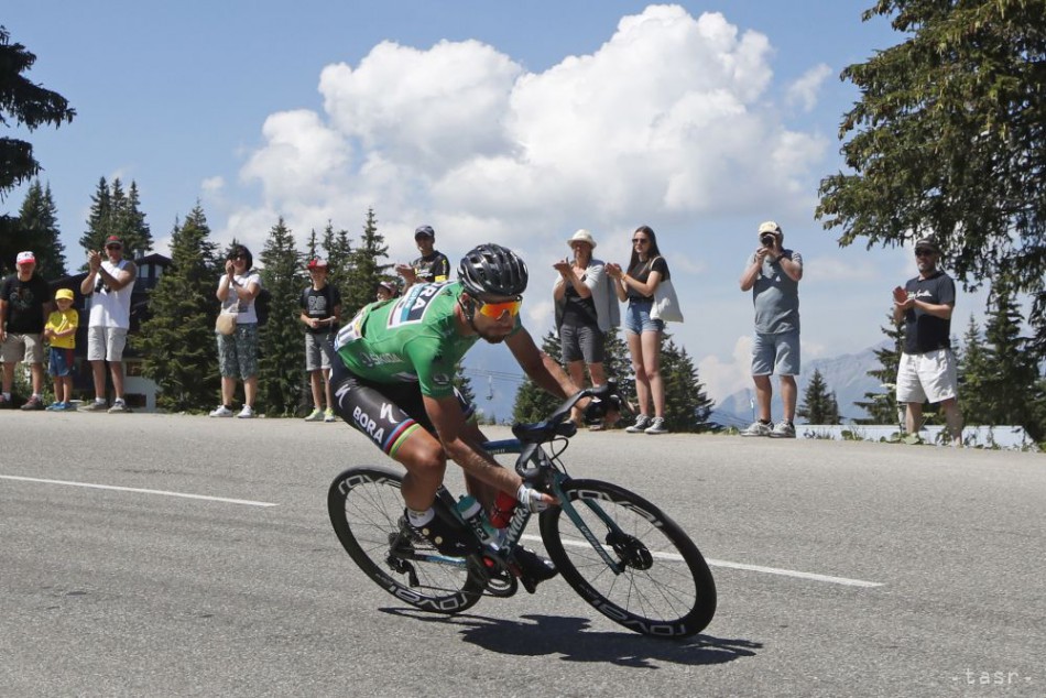 Na snímke slovenský cyklista Peter Sagan (Bora-Hansgrohe) v zelenom drese lídra bodovacej súťaže počas zjazdu z Monteé de Bisanne v 11. etape 105. ročníka Tour de France z Albertville do La Rosiere Espace San Bernardo (108.5 km) 18. júla 2018. 