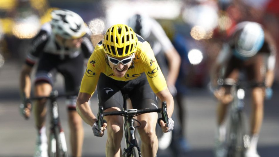 Na snímke líder celkového poradia v žltom drese Brit Geraint Thomas (SKY) víťazí v 12. etape 105. ročníka Tour de France z Bourg-Saint-Maurice Les Arcs do Alpe d'Huez (175.5 km) 19. júla 2018. 
