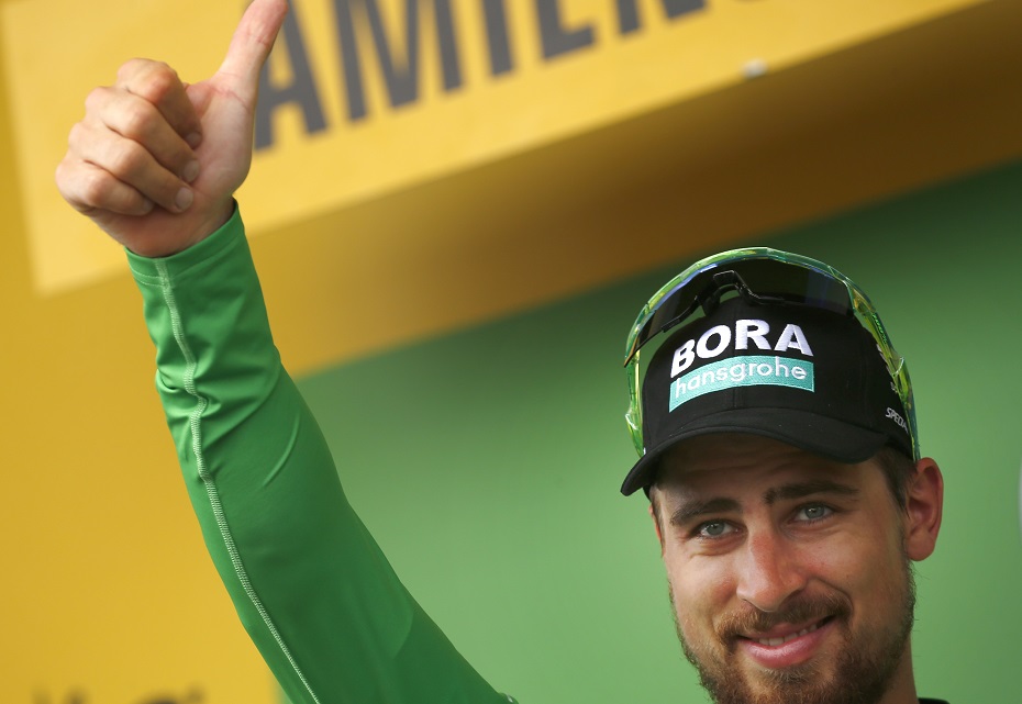 Slovenský cyklista Peter Sagan pózuje v zelenom drese pre najlepšieho špurtéra po skončení 8. etapy prestížnych cyklistických pretekov 105. ročníka Tour de France so štartom v Dreux a cieľom v meste Amiens 14. júla 2018