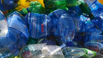 Hygienička vyvrátila najväčší mýtus o PET fľašiach. Koľkokrát je možné použiť tú istú fľašu?
