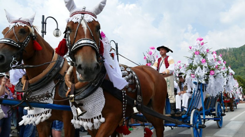 Na snímke konský vozový sprievod v rámci 56. ročníka medzinárodného folklórneho festivalu Jánošíkove dni v Terchovej 5. augusta 2018. 