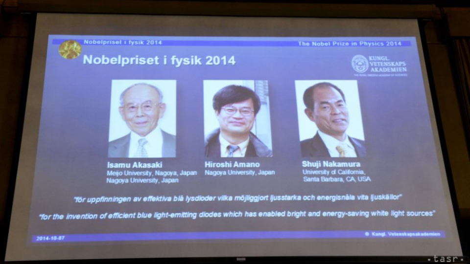 Japonskí vedci Isamu Akasaki, Hiroši Amano a Šuji Nakamura sa stali 7. októbra 2014 v Štokholme laureátmi tohtoročnej Nobelovej ceny za fyziku za vynález účinných modrých luminiscenčných diód umožňujúcich vývoj úsporných zdrojov jasného bieleho svetla. 