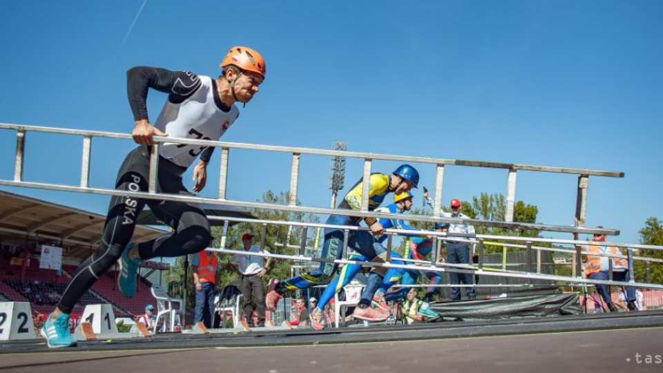 Na snímke pretekári v disciplíne Výstup do 4. podlažia cvičnej veže počas Majstrovstiev sveta v hasičskom športe 2018 na Štadióne SNP na Štiavničkách v Banskej Bystrici 12. septembra 2018. 