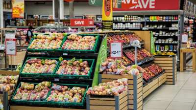 Slovensko zakáže supermarketom vyhadzovať potraviny. Budú ich musieť darovať charite