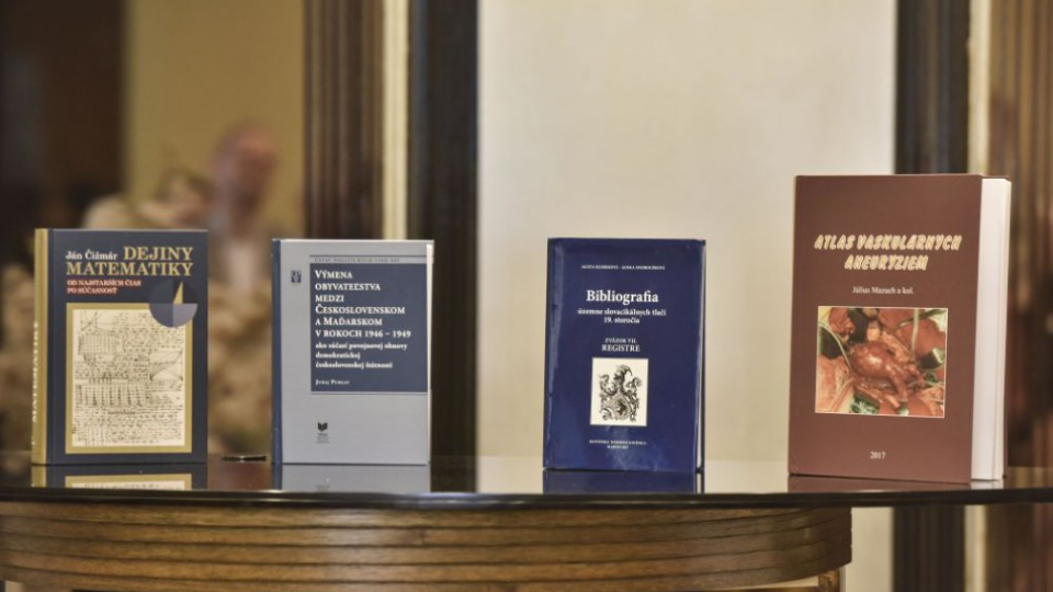 Na snímke ocenené knižné diela počas odovzdávania Cien a prémií za vedeckú a odbornú literatúru za rok 2017, 27. septembra 2018 v Bratislave.