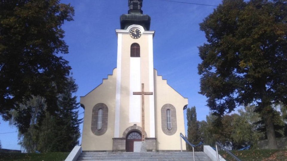 Centrom cirkevného, ale v poslednom čase aj svetského diania v Sielnici v okrese Zvolen, je tamojší Kostol Ducha Svätého. Na snímke Kostol Ducha Svätého v Sielnici 5. októbra 2018. 